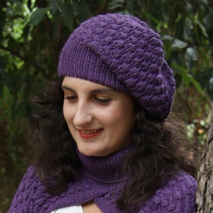 Purple bobbles berret