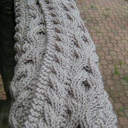 Reversibly Cabled Scarf