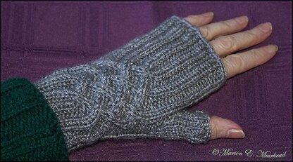 Diamond Fingerless Gloves