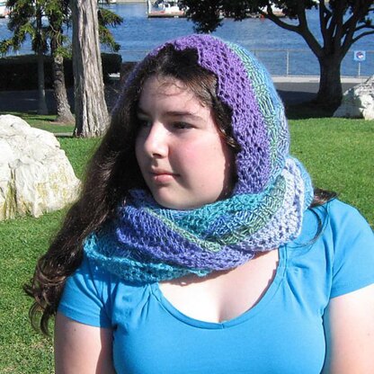 Polonaise Lace Cowl