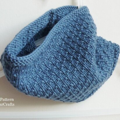 Kids Dotty Cowl