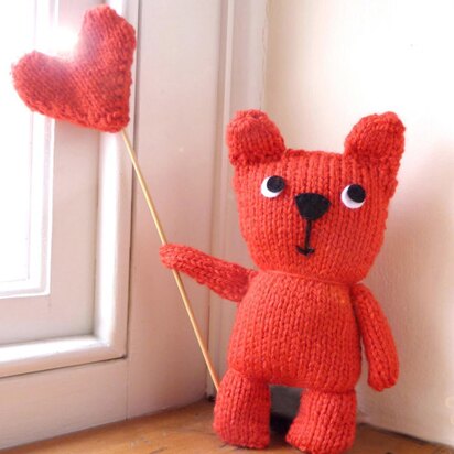 Red Teddy Bear With Heart - knitting pattern