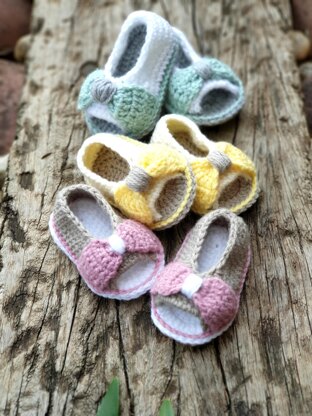 Peep toe baby sandal - baby bootie pattern Crochet pattern by Stitch a Mile  | LoveCrafts