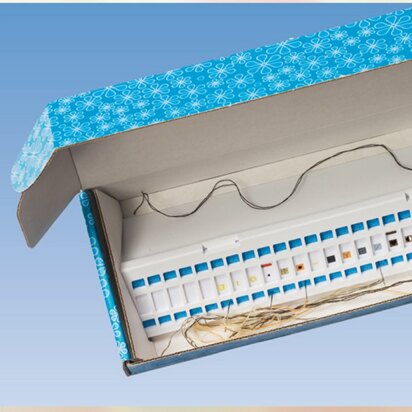 Nadelbehälter, Aufbewahrungsbox und 10 leere Musterkarten von Pako– 25,4 x 5,71 x 6,35 cm