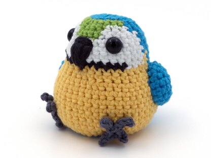Amigurumi Blue and Gold Macaw