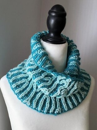 Victoria cowl