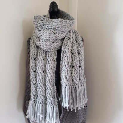 Chunky 3 Cable scarf