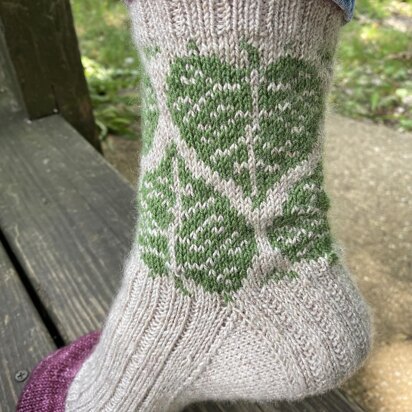 Love Leaf Socks - knitting pattern