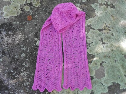 Raspberry Leaf Scarf