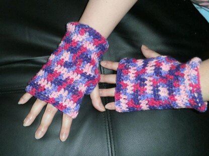 Fingerless Gloves with Anatomical Thumb