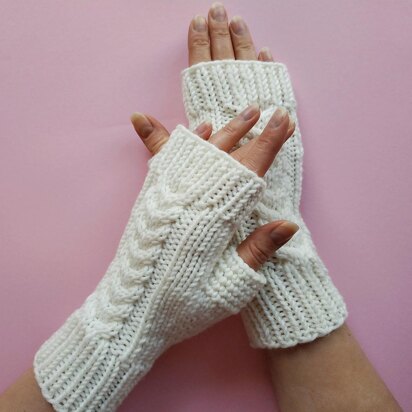 Cassandra Fingerless Gloves