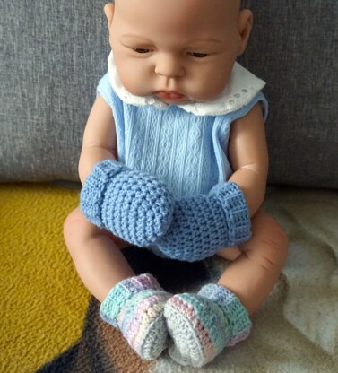 Crochet Pattern mittens for dolls