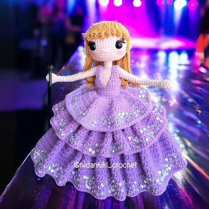 Taylor Swift amigurumi doll two outfits