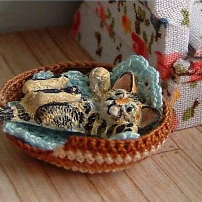 1:24th scale Pet basket and blanket