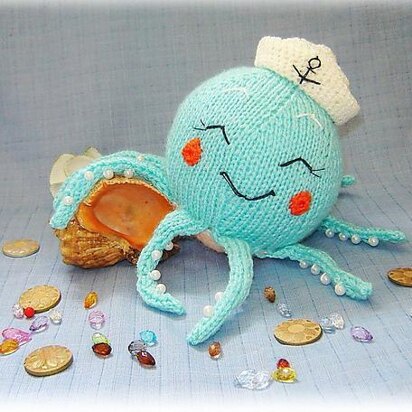 Knitting an octopus in a marine style