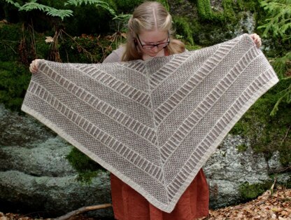 Alternating Rhythm Shawl