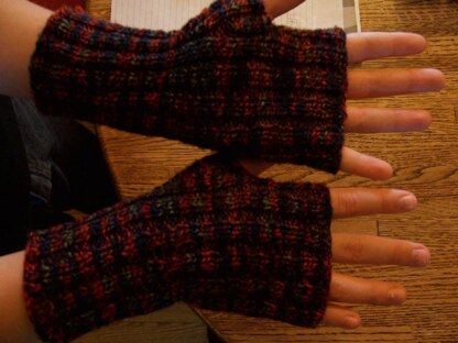 Cobblestone Fingerless Mitts