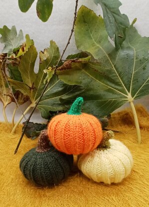 Autumn Munchkin Pumpkins Knitting Pattern