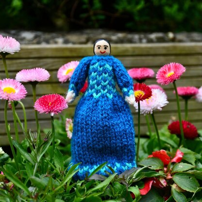 Queen Victoria Peg Doll Knitting Pattern - Free Knitting Pattern