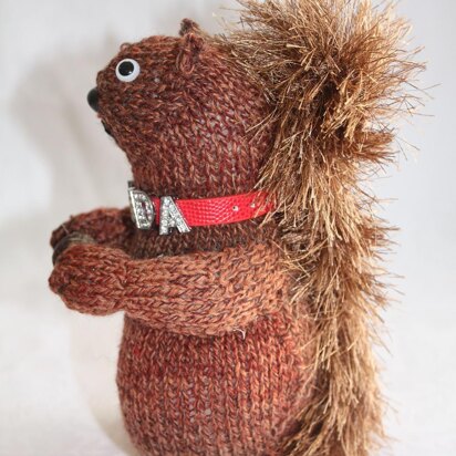 Sneaky Squirrel- Canada 150 Series - knitting pattern