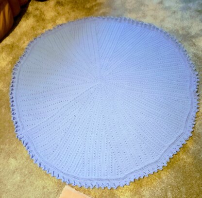 Circular baby blanket