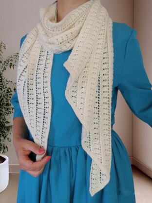 Diagonal elegant scarf
