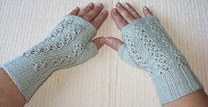 K831-Cloverleaf Gauntlets & Cowl