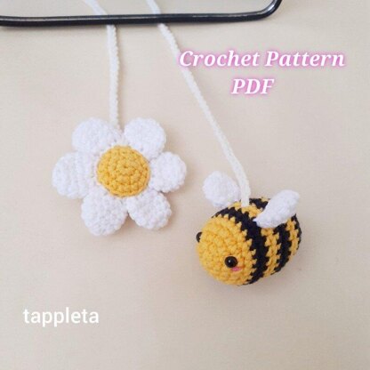 Bee and Daisy car mirror hanging crochet pattern, Crochet bee and flower charm, flowers car decoration, cute charm vacation car accessories