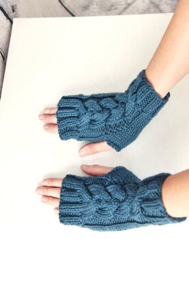 Cabled Blues Mitts in Cascade Yarns 220 Superwash Aran - A395 - Downloadable PDF