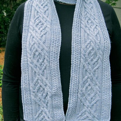 Erme Cabled Scarf