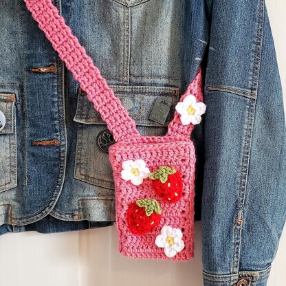 Strawberry Crossbody Phone Bag: Crochet pattern