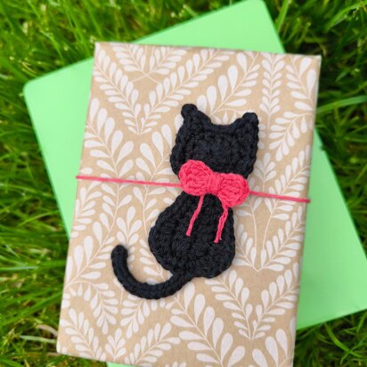 Cat shaped gift tag applique