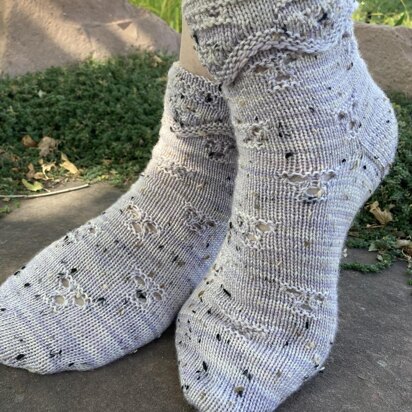 Runaround Socks - knitting pattern