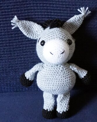 Amigurumi Häkelanleitung für Esel Elena