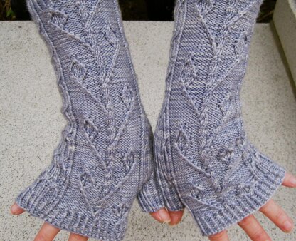 Twisted Ivy Fingerless Mitts