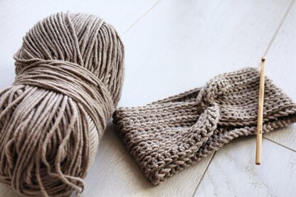 Does Crochet Use More Yarn Than Knitting? – The Snugglery