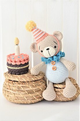 Birthday bear and jummy cake