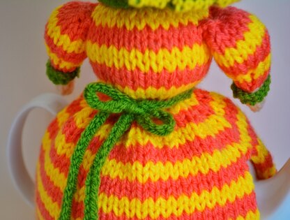 Edwardian Lady 4 Cup Teapot Cosy Knitting Pattern - Novelty Teapot Cosy Knitting Pattern