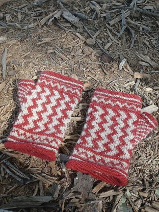 Zigzag Study Hall: Fingerless Mitts