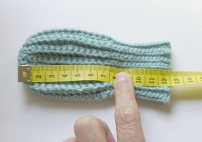 Crochet Pattern For Baby Mittens (0-6 months)