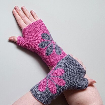 Mauerblümchen Fingerless Gloves