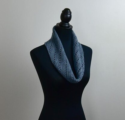 Garter Eyes Cowl