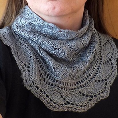 Mistarille cowl and cuffs