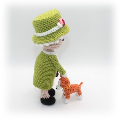 The Queen with Her Dog Crochet Pattern