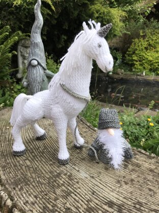 Unicorn and Troll