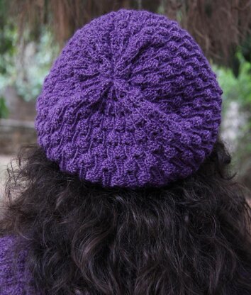 Purple bobbles berret