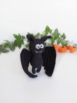 Bat crochet pattern, Halloween crochet decor