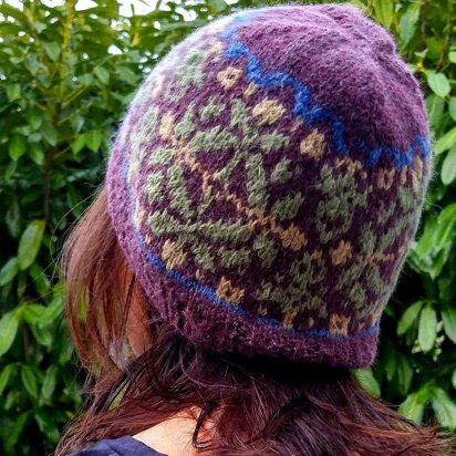 Holly hat - knitting pattern
