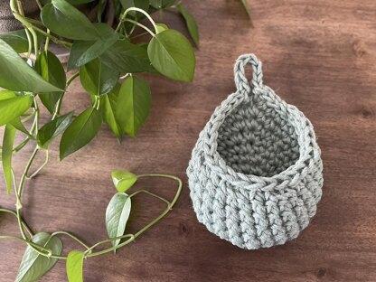 Dewdrop Hanging Teardrop Baskets