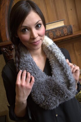 Ombre Cowl in Plymouth Yarn Arequipa Fur - F625 - Downloadable PDF